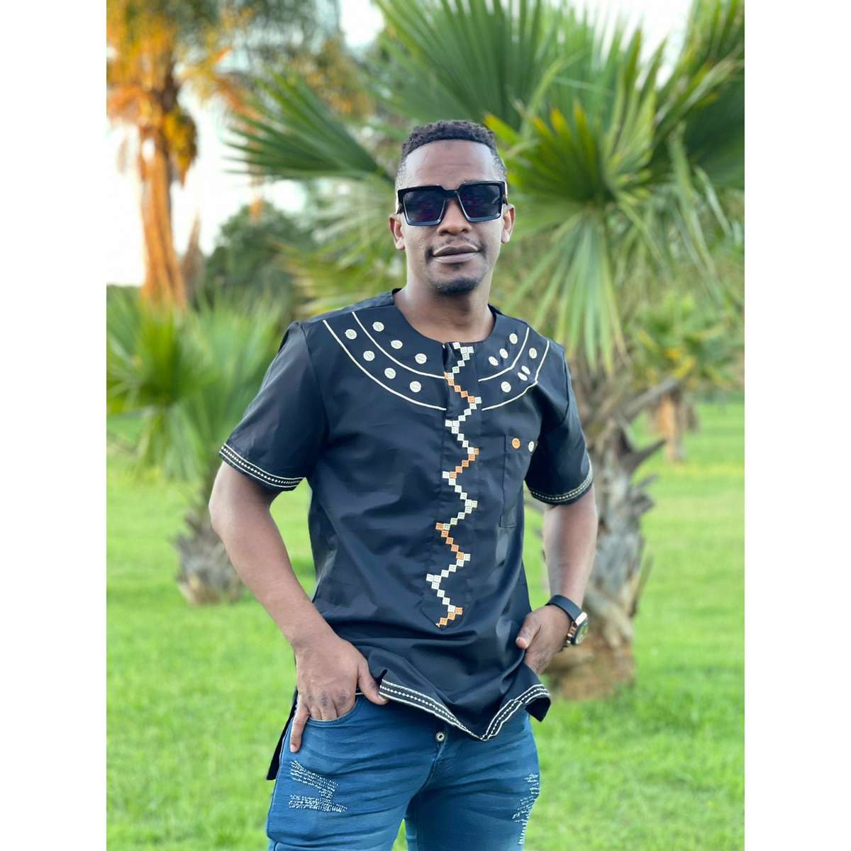 Mens African Vintage Embroidered T-Shirt - XL / BLACK