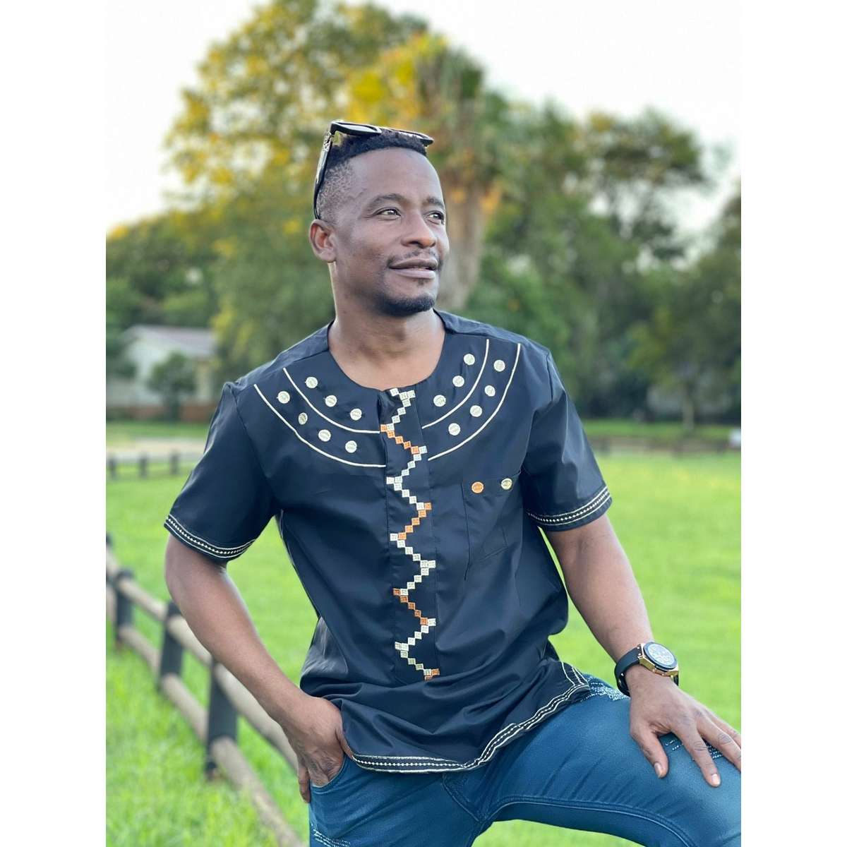 Mens African Vintage Embroidered T-Shirt - XL / BLACK