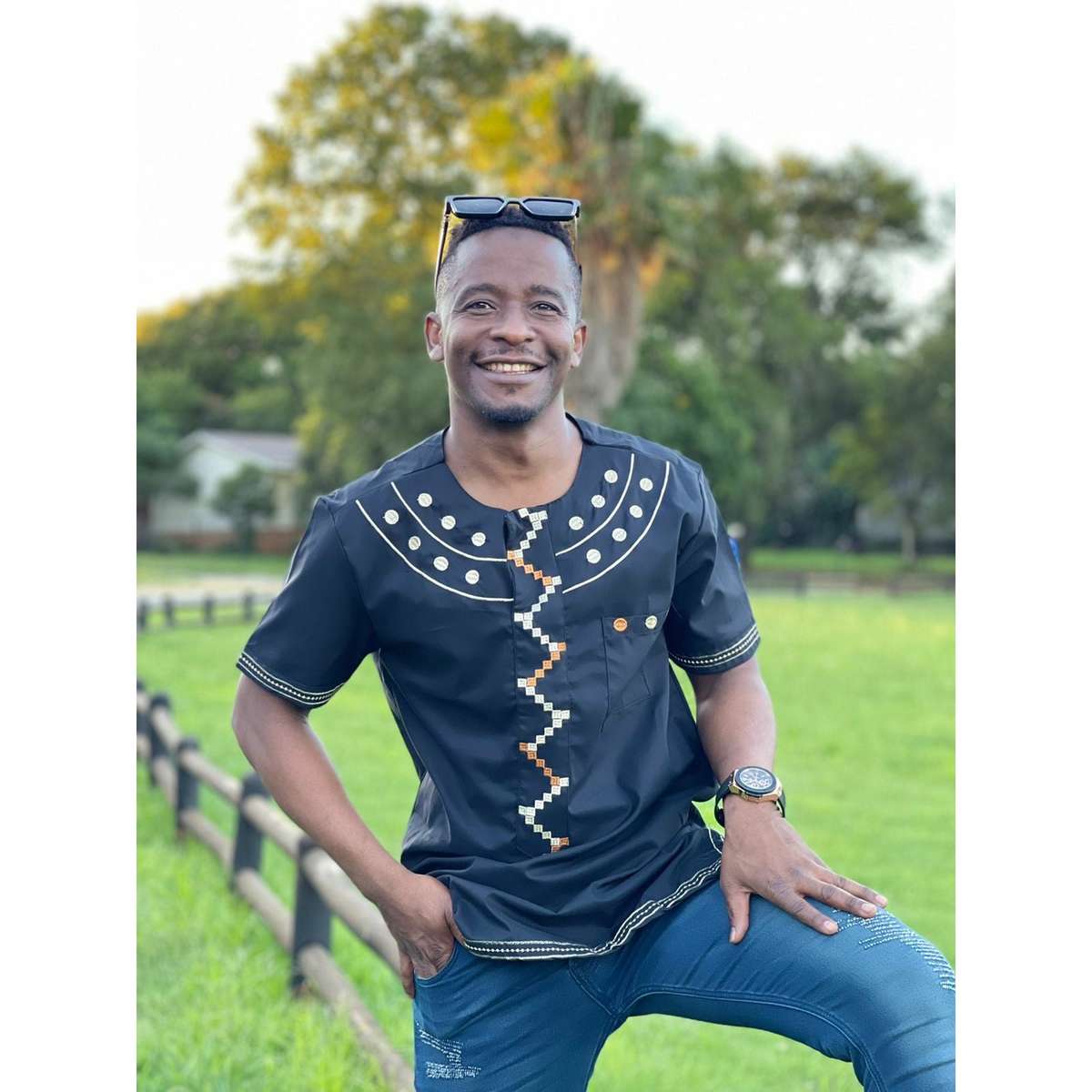 Mens African Vintage Embroidered T-Shirt - XL / BLACK