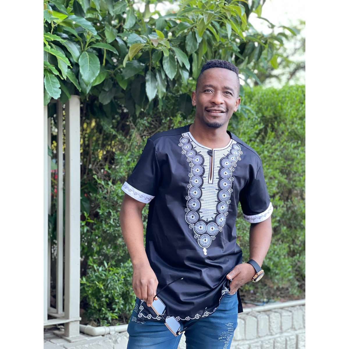 Mens African Vintage Embroidered T-Shirt - BLACK / L