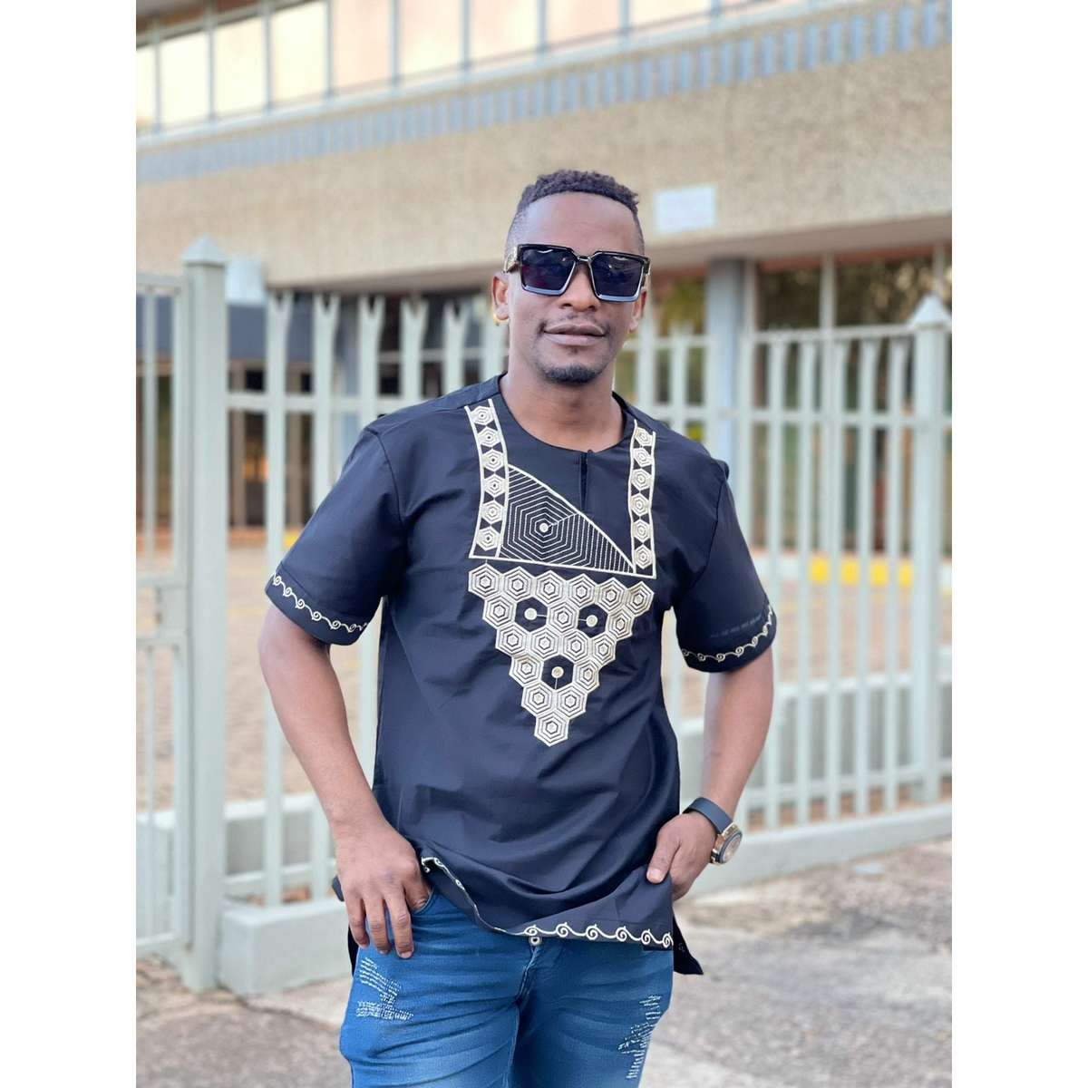 Mens African Vintage Embroidered T-Shirt - BLUE / L