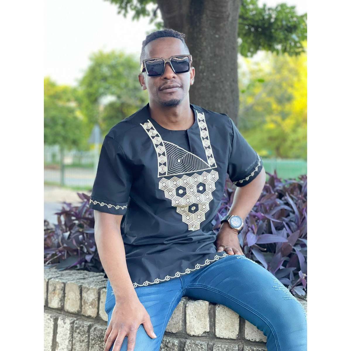 Mens African Vintage Embroidered T-Shirt - BLUE / L