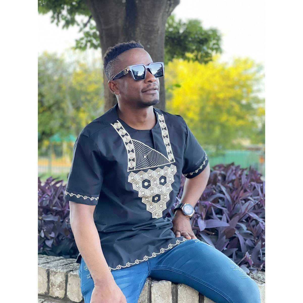 Mens African Vintage Embroidered T-Shirt - BLACK / 3XL