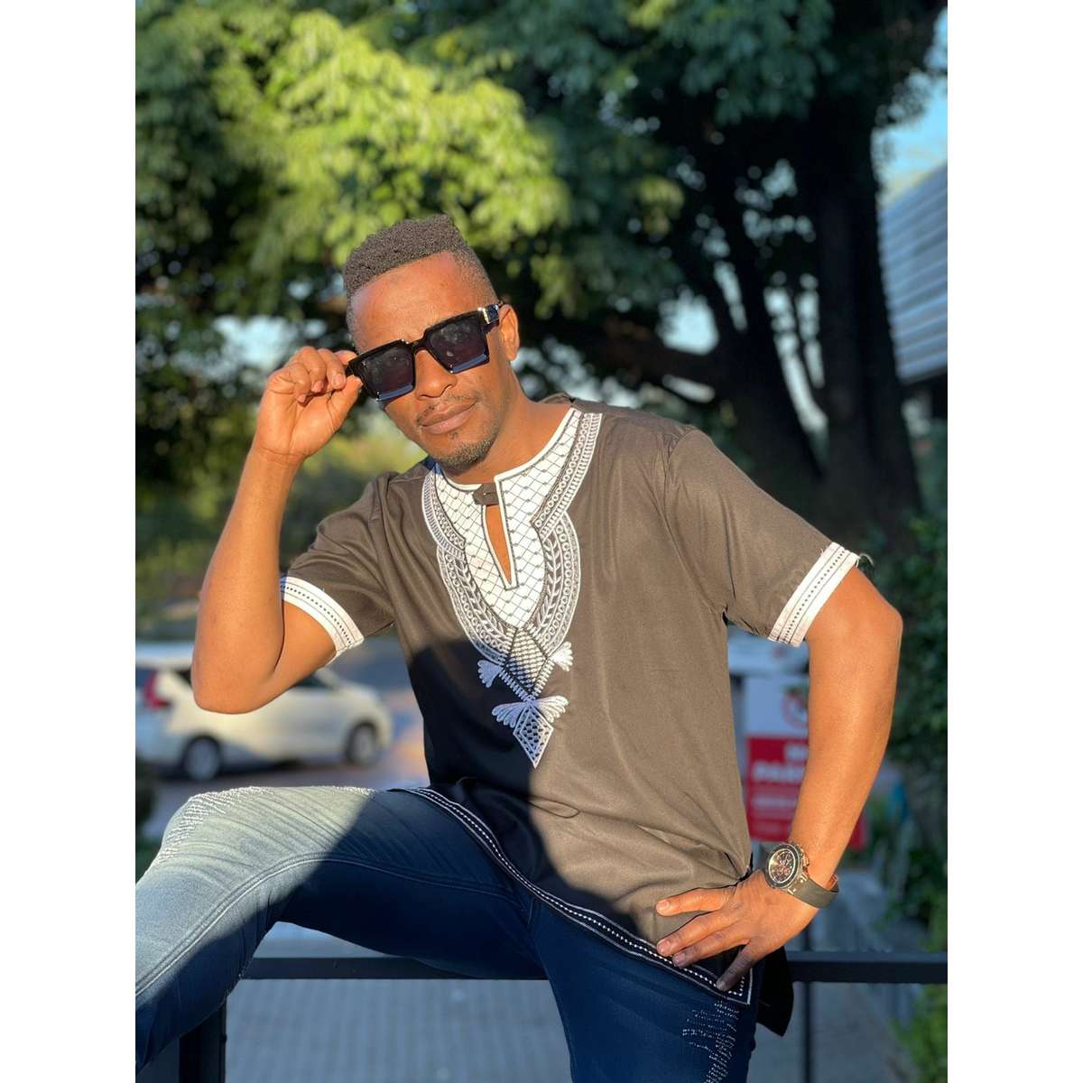 Mens African Vintage Embroidered T-Shirt - BLUE / 3XL