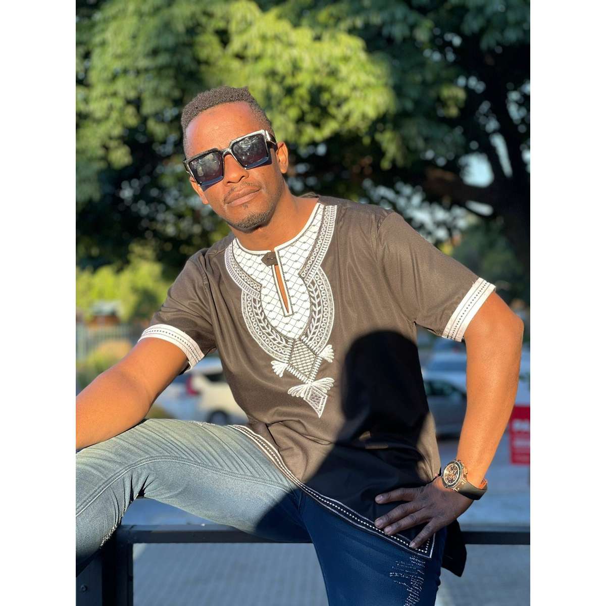 Mens African Vintage Embroidered T-Shirt - WHITE / 3XL