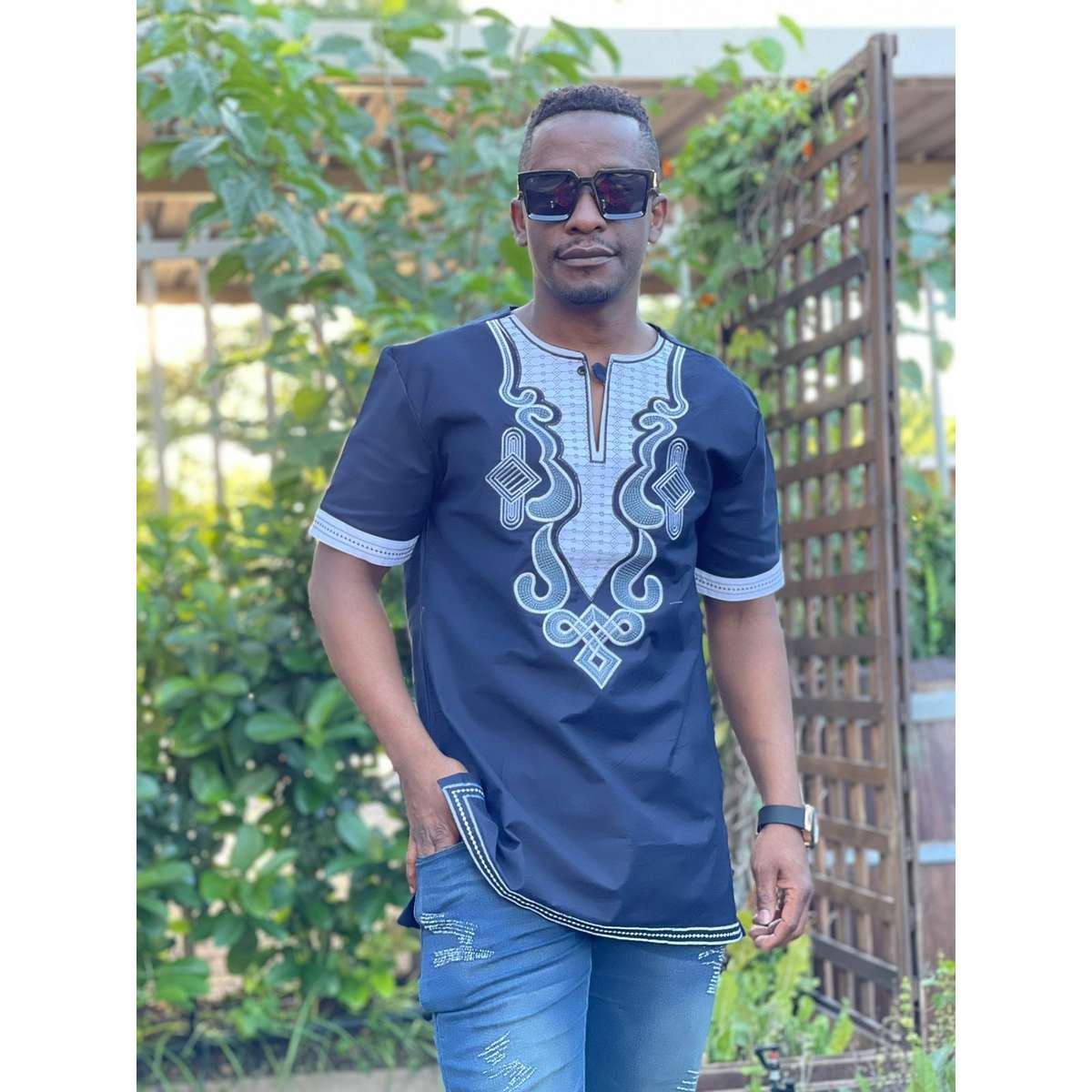 Mens African Vintage Embroidered T-shirt - BLACK / XL