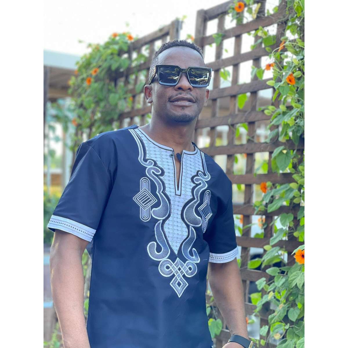 Mens African Vintage Embroidered T-shirt - BLACK / XL