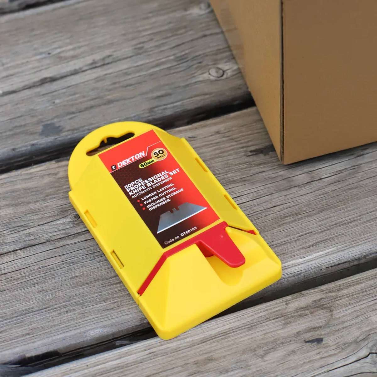 DEKTON 50PC SK5 Utility Blade with Auto Dispenser