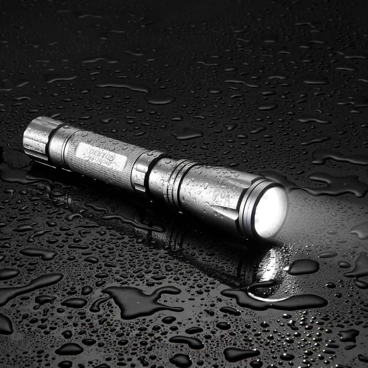 DEKTON Pro Light XT600 Heavy Duty Explorer Torch - 400 Lumens / 350m Distance