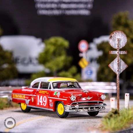 Mini GT Lincoln Capri 1954 Carrera Panamericana 1:64 Model