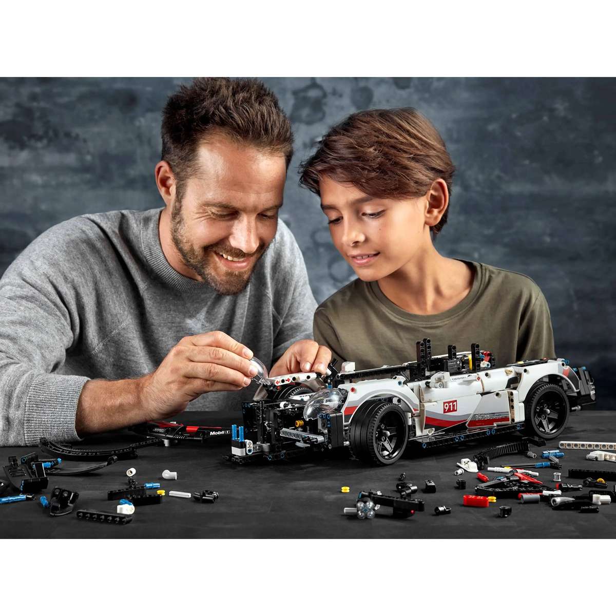 LEGO 42096 Technic Porsche 911 RSR - Damaged Box