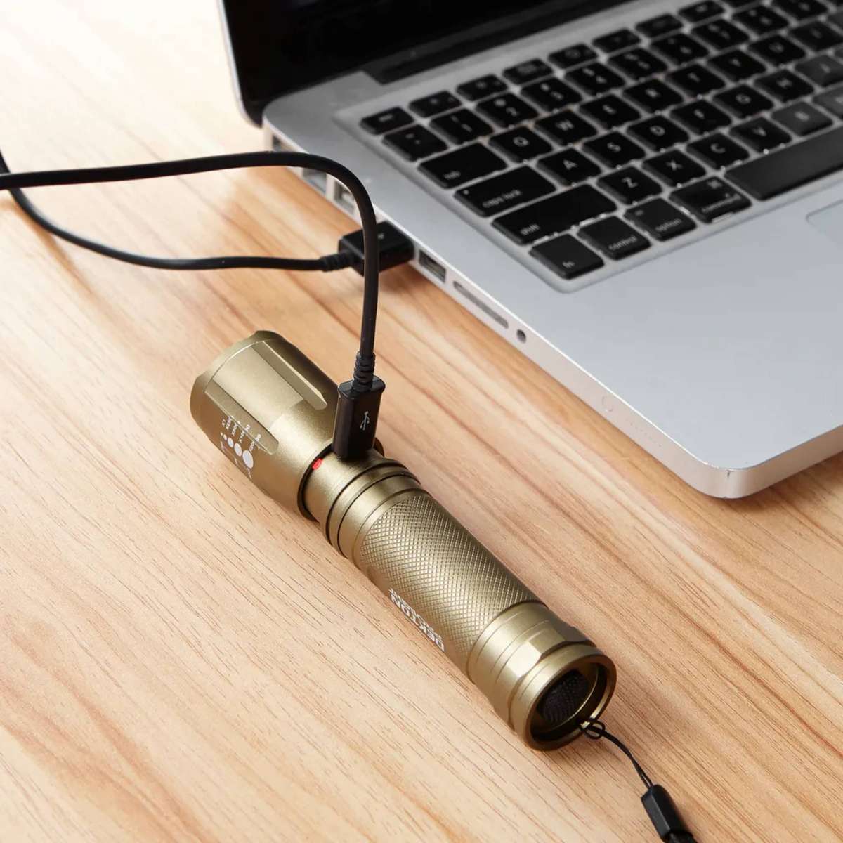 DEKTON Pro Light XP400 Performance Torch - 400 Lumens / 350m Distance