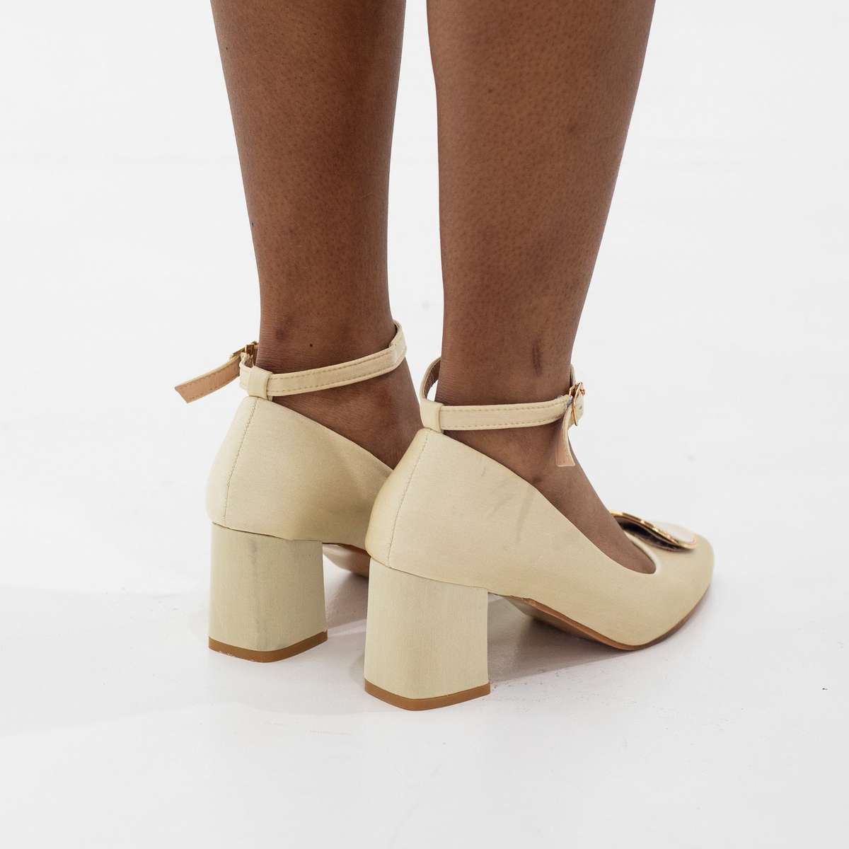 Trip 7.5cm block heel ankle strap court with a round trim cream