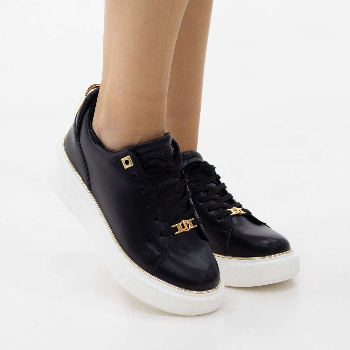 Carol lace-up casual sneaker
