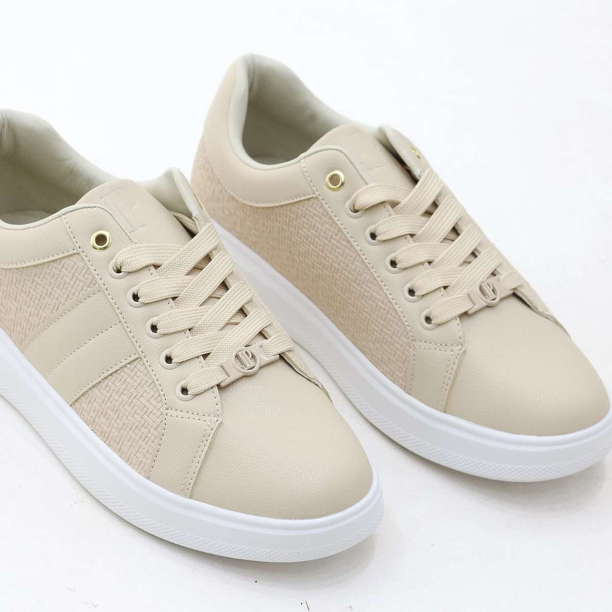 Apron chunky sole lace-up casual sneaker