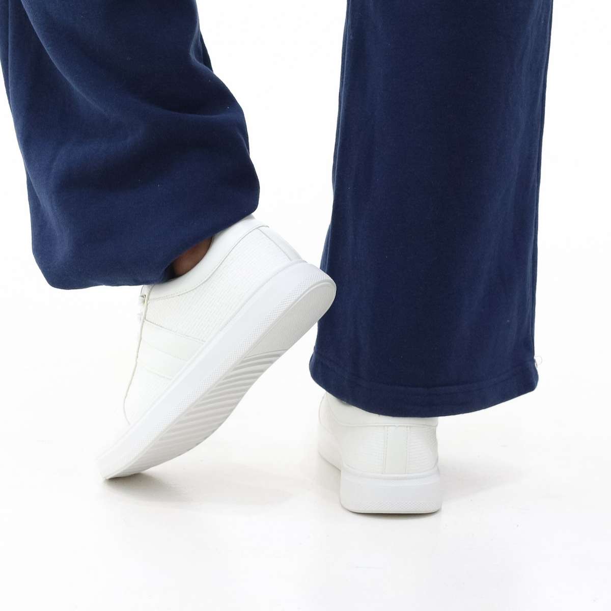 Apron chunky sole lace-up casual sneaker