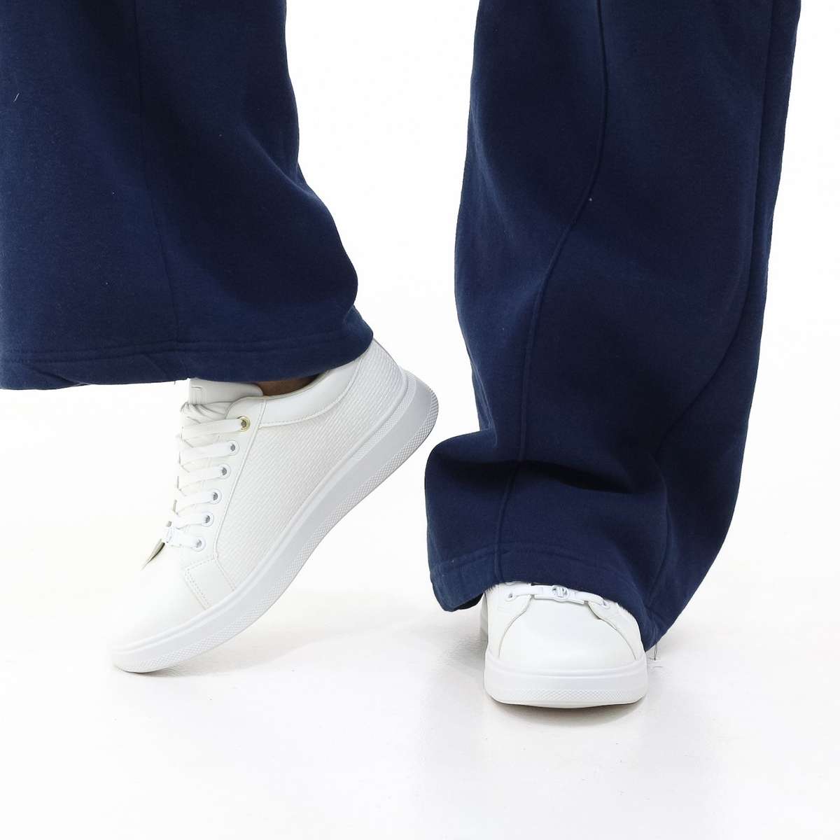 Apron chunky sole lace-up casual sneaker