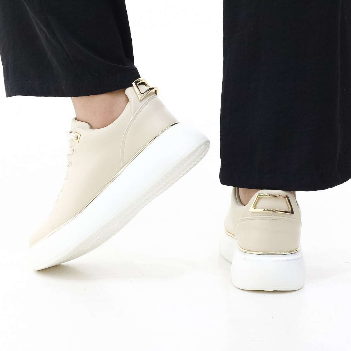Carol lace-up casual sneaker