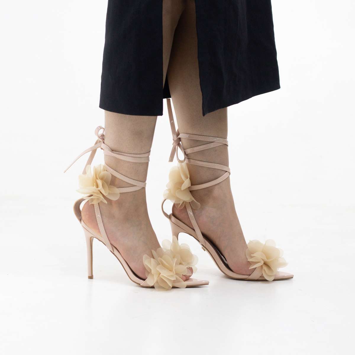 Petals pointed-toe stiletto sandal 10.5cm heels with oversized flowers
