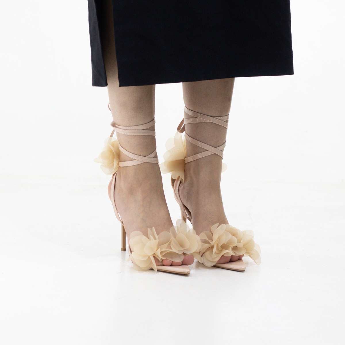 Petals pointed-toe stiletto sandal 10.5cm heels with oversized flowers