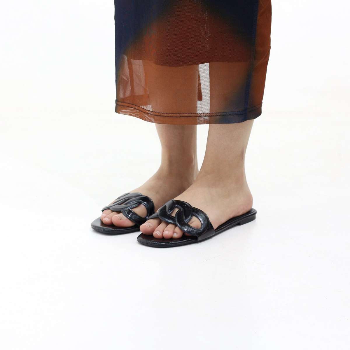 Smart padded interlock strap slip-on flat sandals