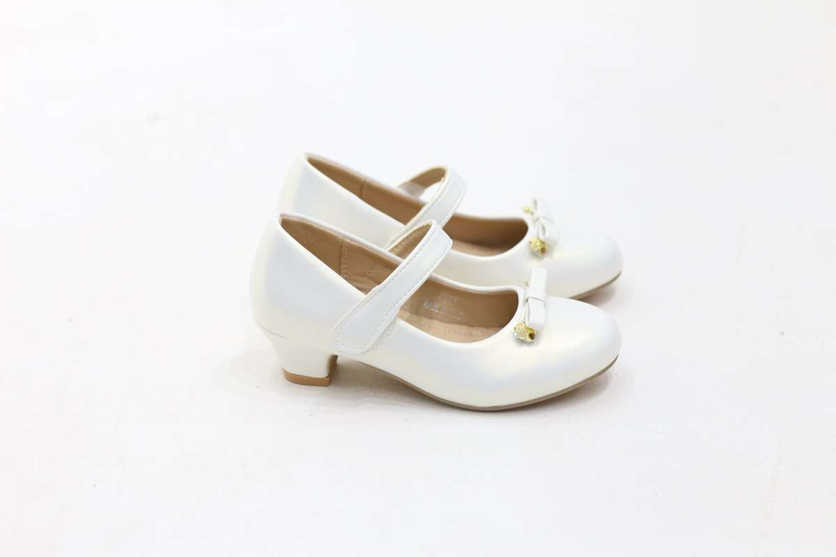 Cute chic glossy infant girls pumps with bow detail