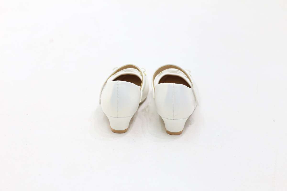 Cute chic glossy infant girls pumps with bow detail