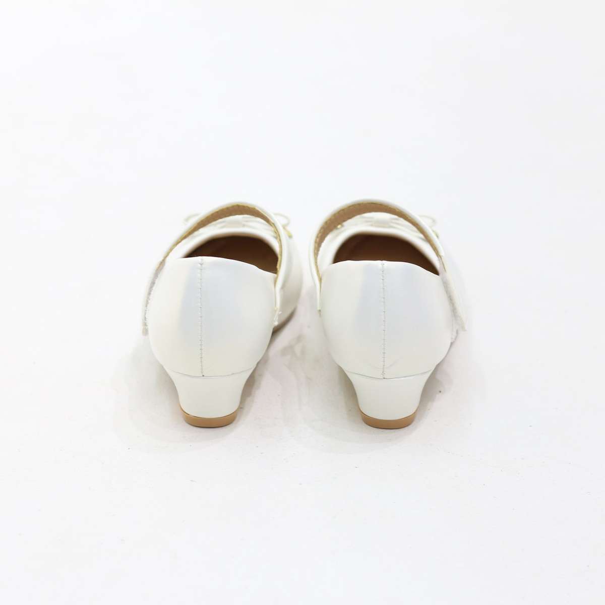 Cute chic glossy girls pumps with bow detail
