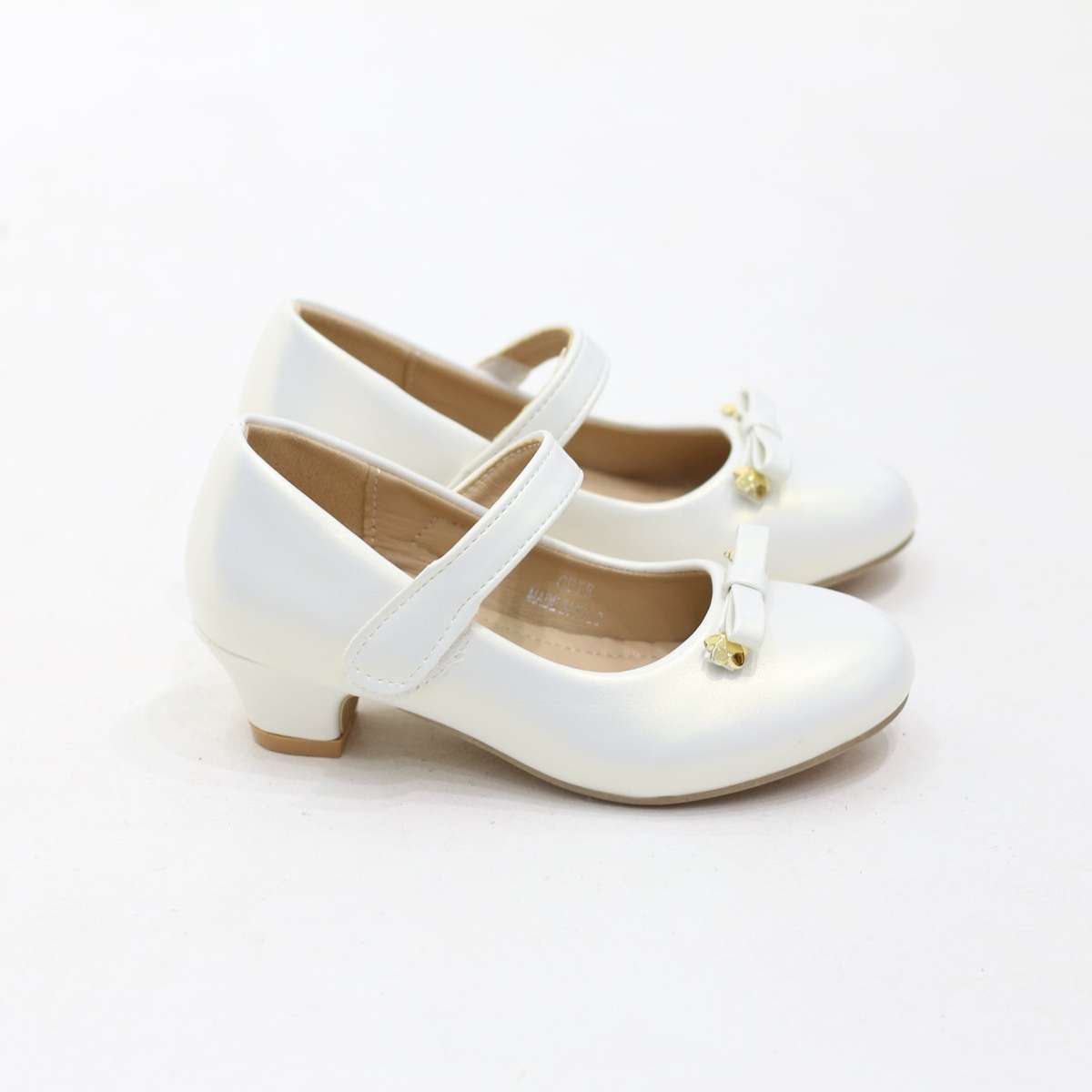 Cute chic glossy girls pumps with bow detail