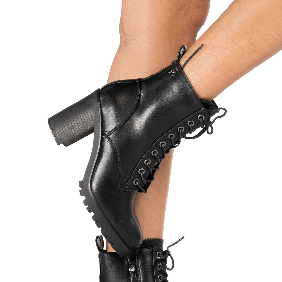 Yeva women's lace-up combat boots with sturdy block heel