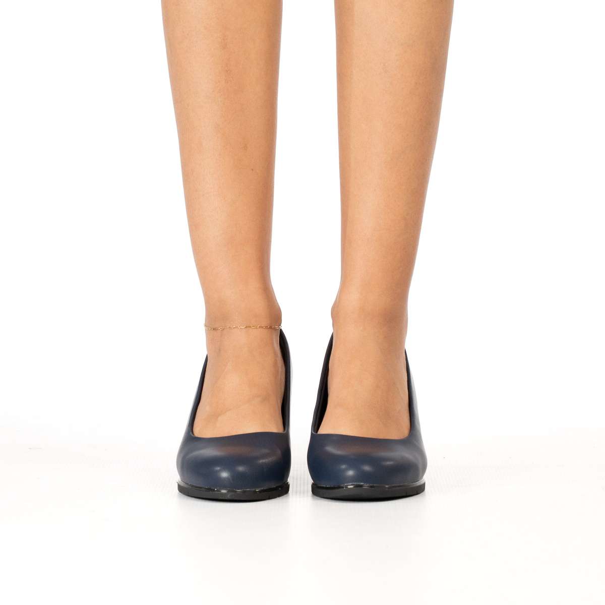 Talula women's classic block heel with rounded toe silhouette
