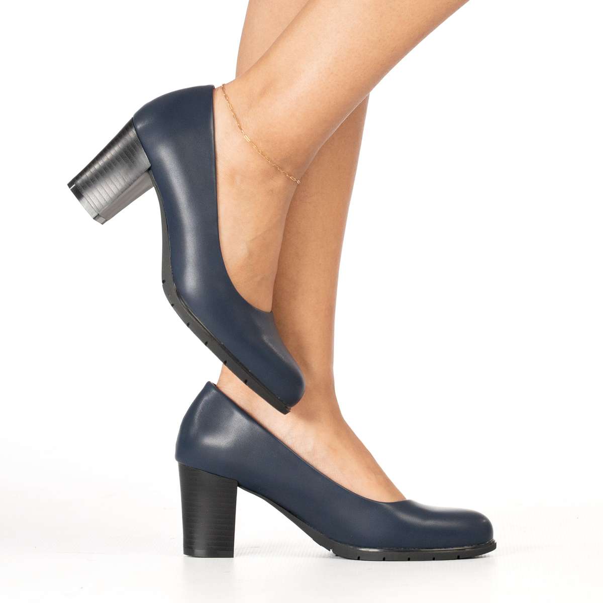 Talula women's classic block heel with rounded toe silhouette