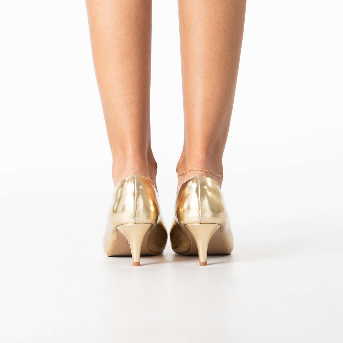 Enjoy women's sleek pointed heel with scalloped edge detail