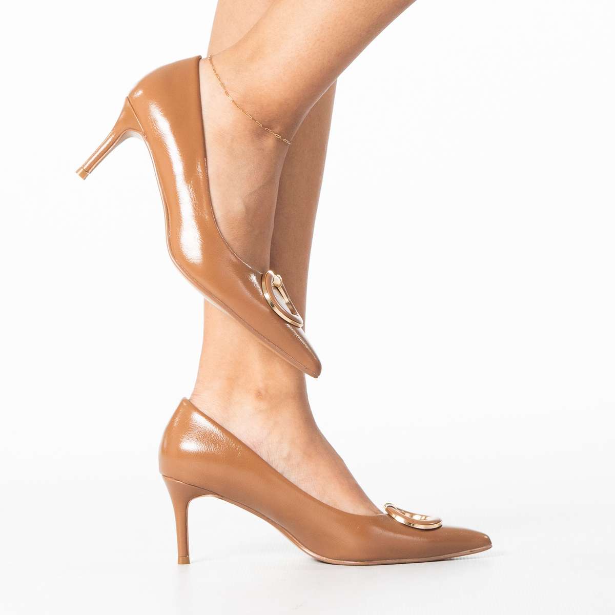 Platinum women's elegant pointed heel with refined buckle detail