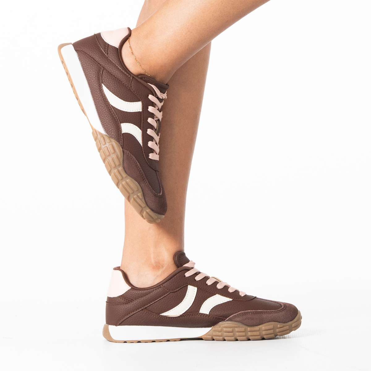 Honor women's retro runner sneaker with contrast panel detailing