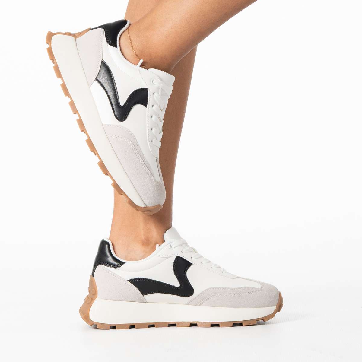 Paige women's sporty contrast sneaker with chunky sole style