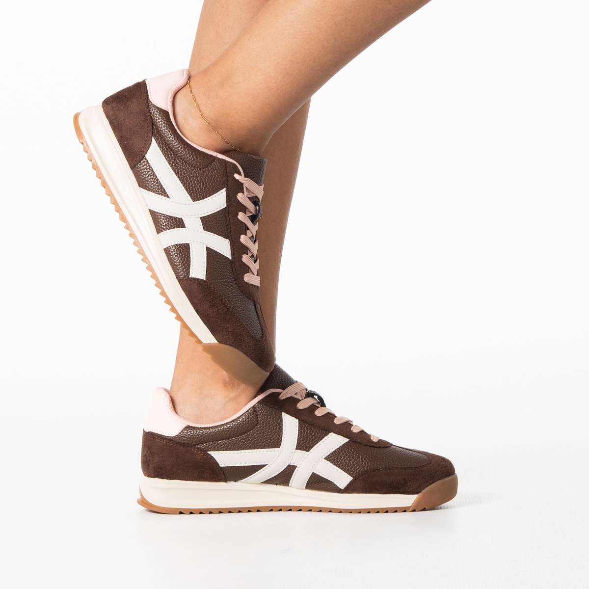 Elora women's classic retro sneaker with contrast stripe design
