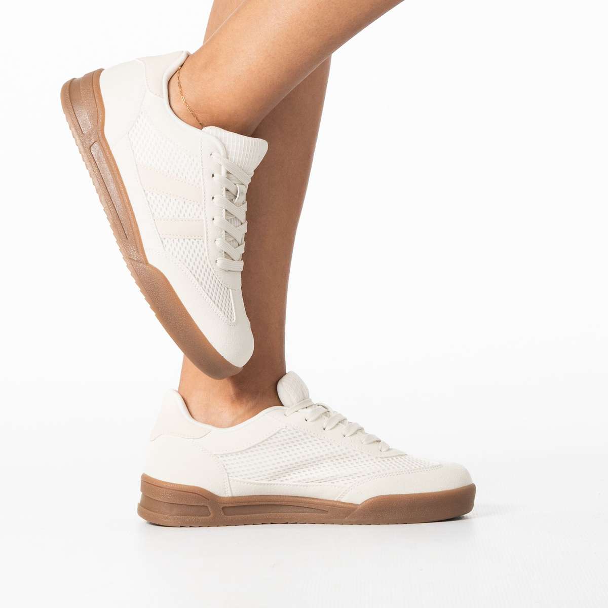 Liddy women's sporty mesh sneaker with bold stripe detail