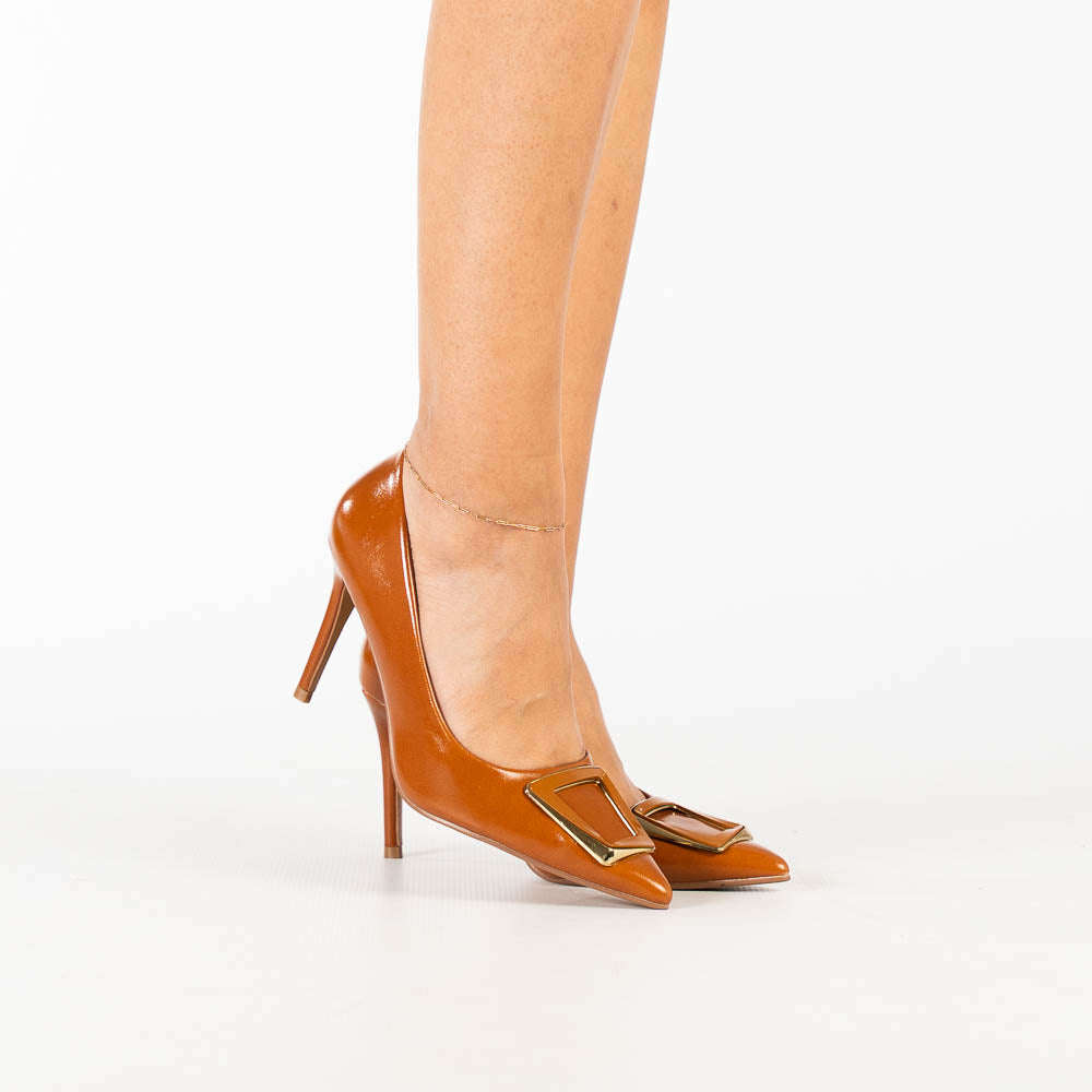 Voss women's sleek pointed heel with statement buckle detail