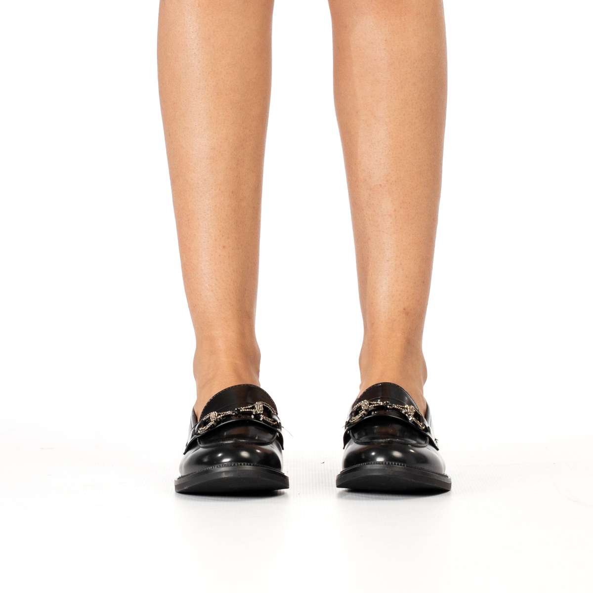 Inessa timeless penny loafer with refined stitching detail
