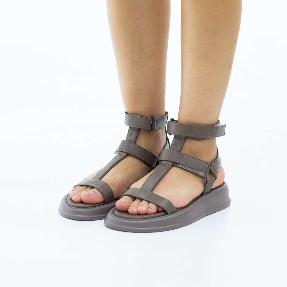 Lite velcro one band strap on chuncky sole