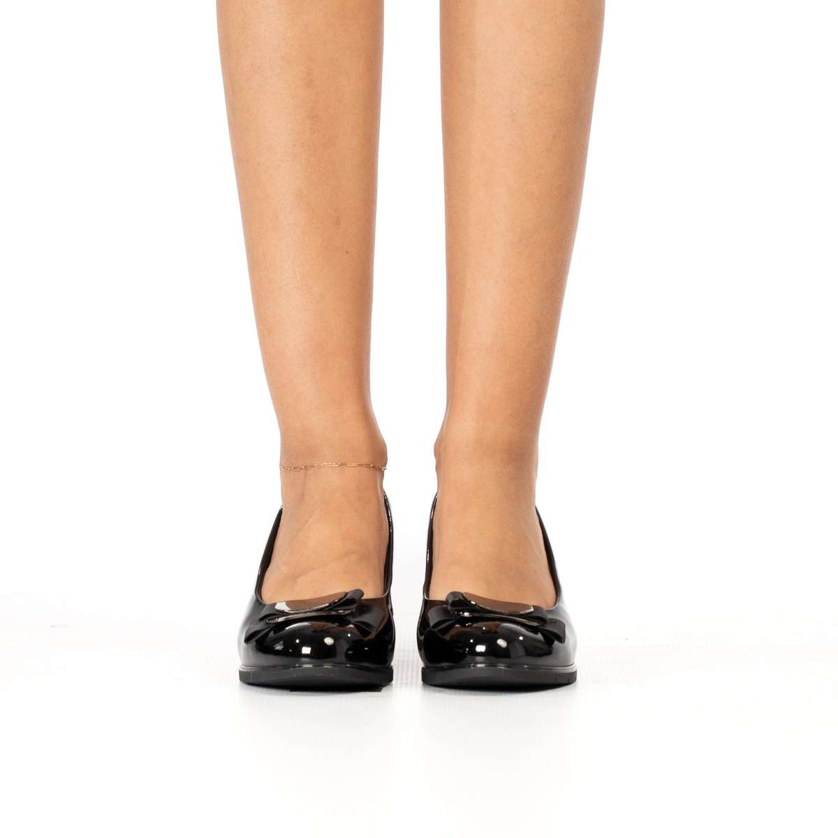 Ronit women's sleek patent heel with bold buckle accent