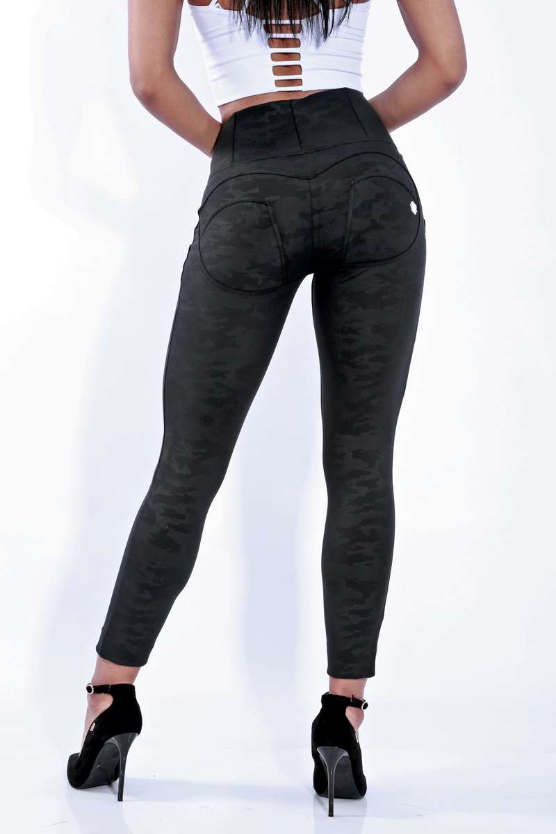 Shapewear High waist Spandex Butt lifting Jeggings - Black Camo - XS