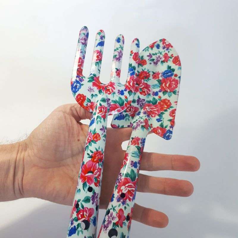 pink and white floral gardening set