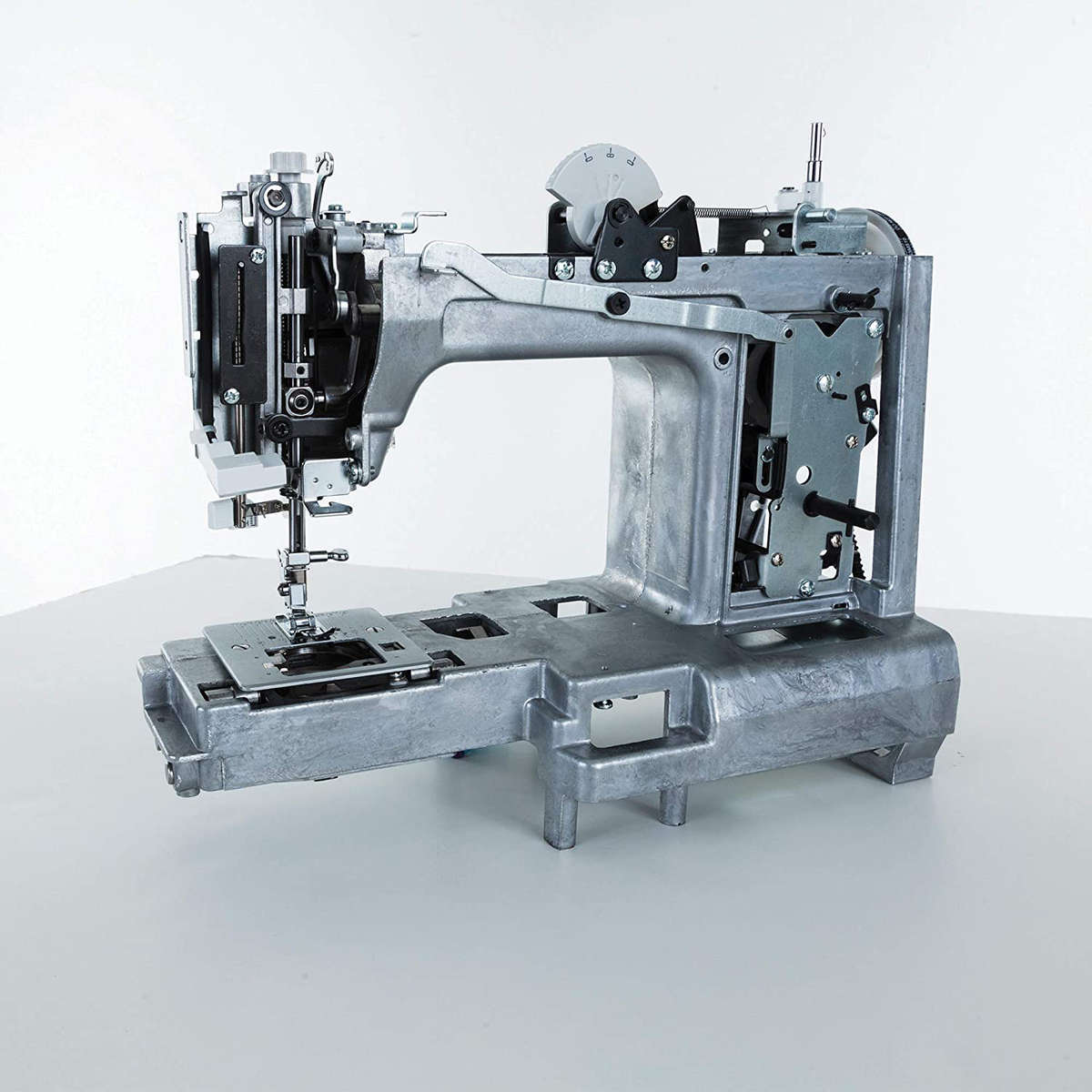 SINGER | Heavy Duty 4423 Sewing Machine with 110 Stitch Applications, Metal Frame, Built-In Needle T