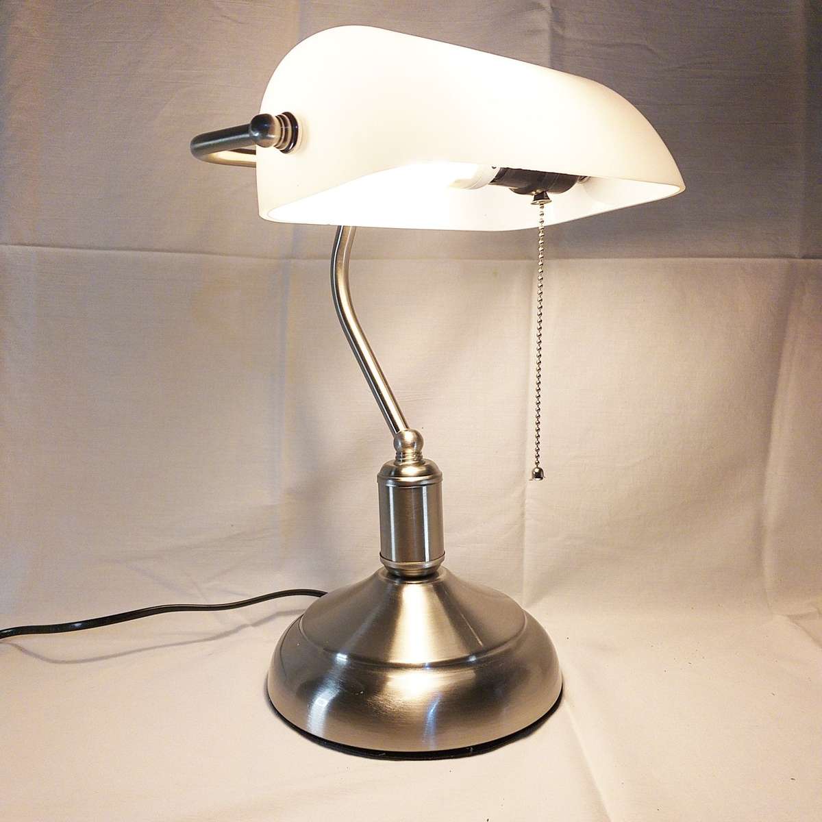 Bankers Lamp with Pull Switch - White