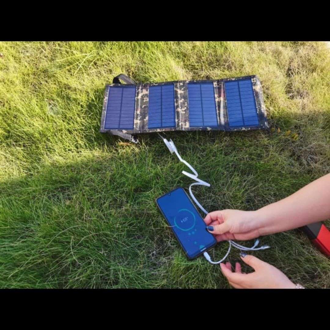 Lifespace VG Solar Power Kit with Solar Panel, Power Banks & Accessories Gold