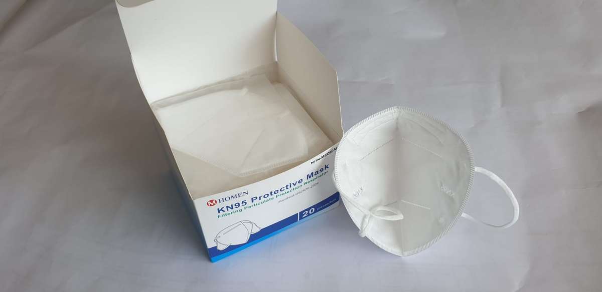 KN95 (FFP2/N95 Alternative) Face Mask / Respirator with metal nose clip