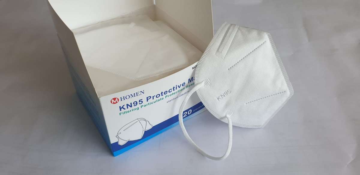 KN95 (FFP2/N95 Alternative) Face Mask / Respirator with metal nose clip