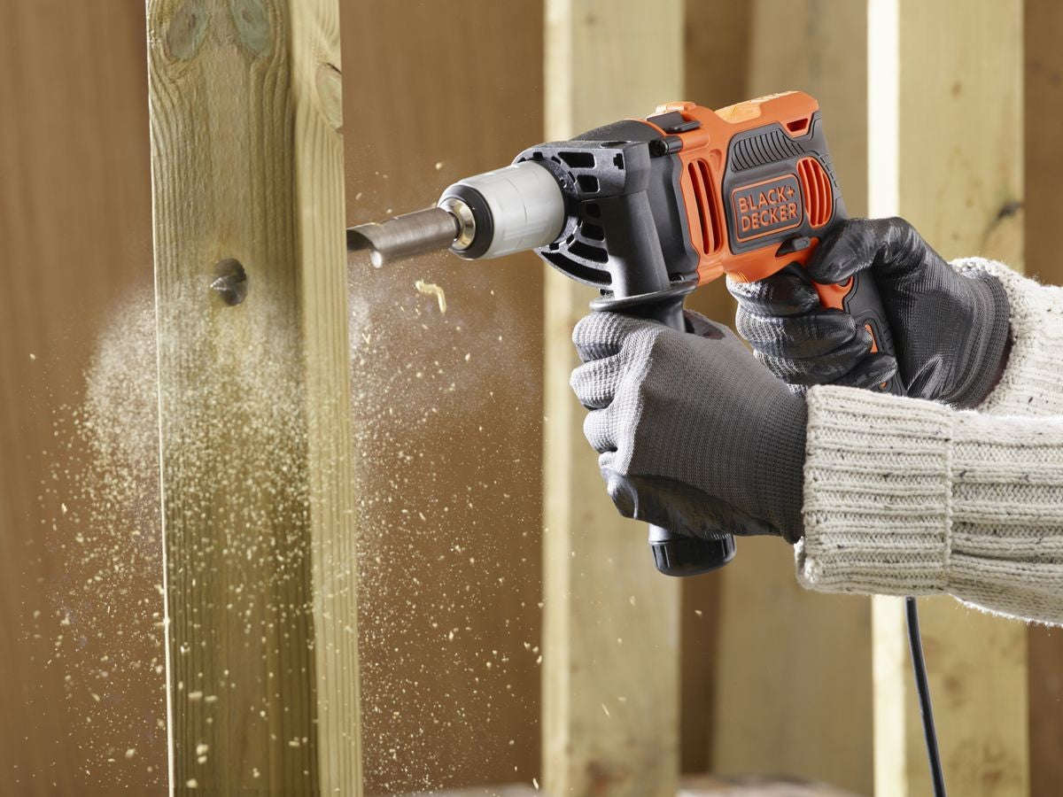BLACK & DECKER - 850w 13mm Hammer Drill Keyless Chuck with Kitbox